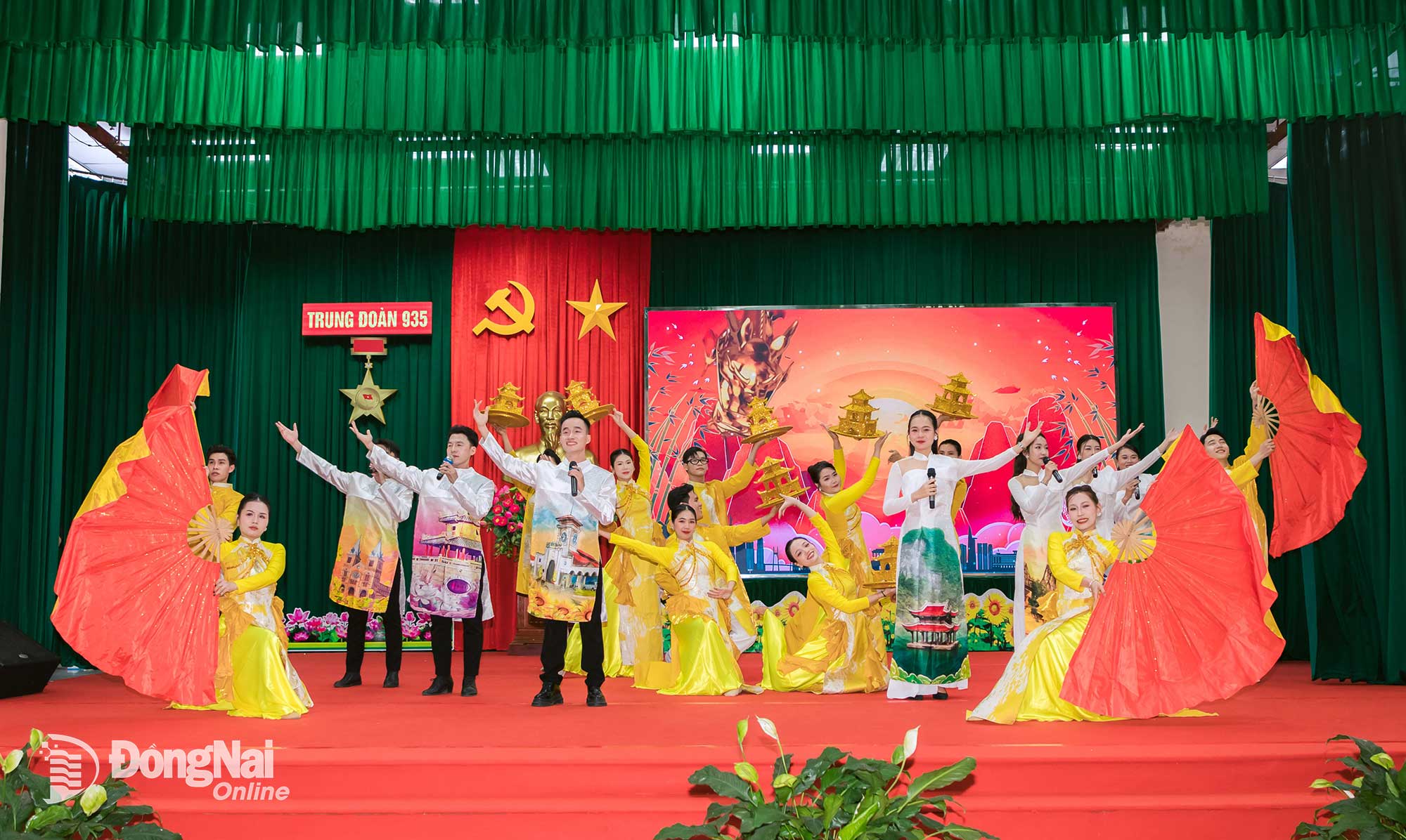 Trung Tâm Văn hóa - Điện ảnh tỉnh Đồng Nai và Trung đoàn Không quân 935 tổ chức chương trình văn nghệ "Khúc ca xuân dâng Đảng" chào mừng Đại hội đại biểu lần thứ XIV của Đảng